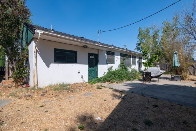 795 Lozier Lane, Medford, OR 97501