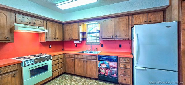 419635 E 1158 Road, Checotah, OK 74426