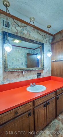 419635 E 1158 Road, Checotah, OK 74426