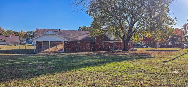 419635 E 1158 Road, Checotah, OK 74426