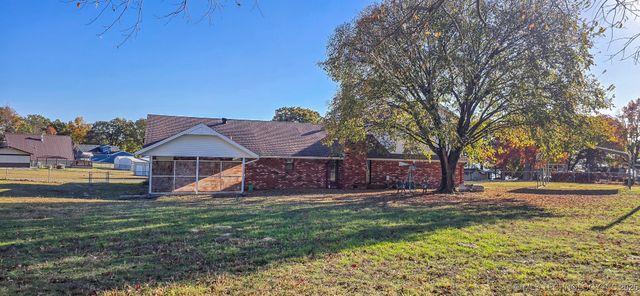 419635 E 1158 Road, Checotah, OK 74426