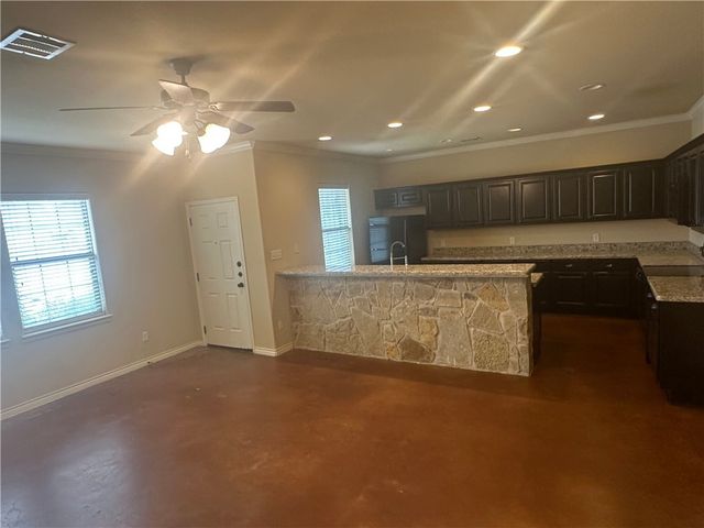 402 Baby Bear Drive, College Station, TX 77845