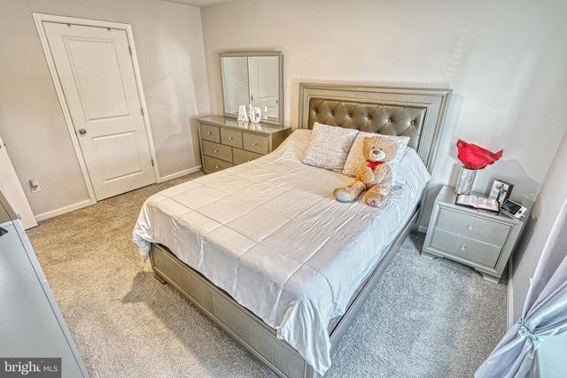 260 MAPLE RUN DR, York, PA 17404