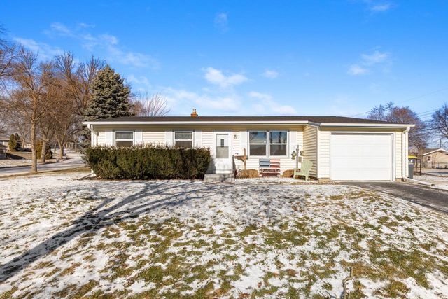 816 Birch DRIVE, Waukesha, WI 53188