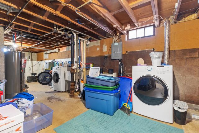 816 Birch DRIVE, Waukesha, WI 53188