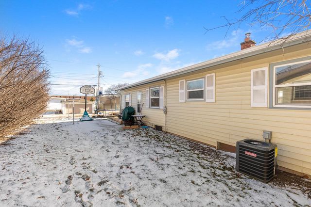 816 Birch DRIVE, Waukesha, WI 53188