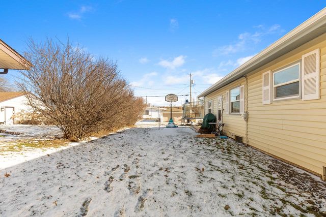 816 Birch DRIVE, Waukesha, WI 53188