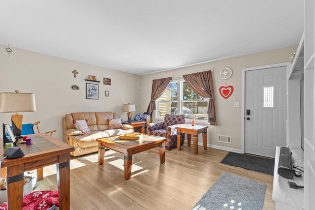 816 Birch DRIVE, Waukesha, WI 53188