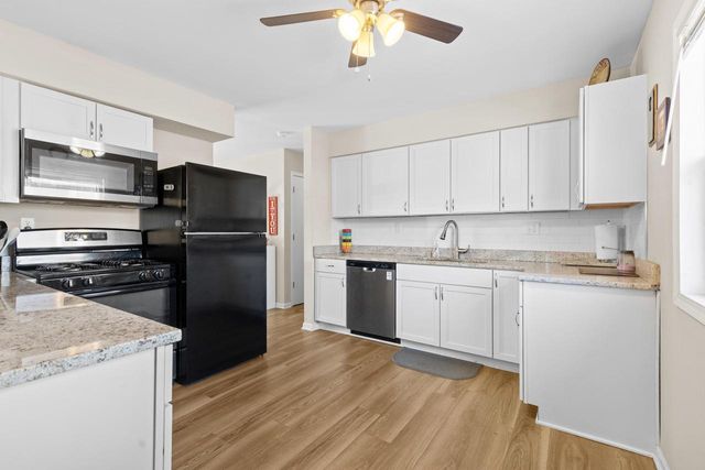 816 Birch DRIVE, Waukesha, WI 53188