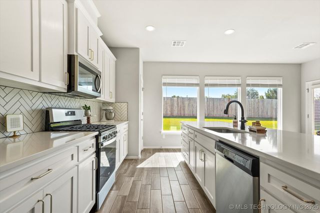 10809 N 121st East Avenue, Owasso, OK 74055