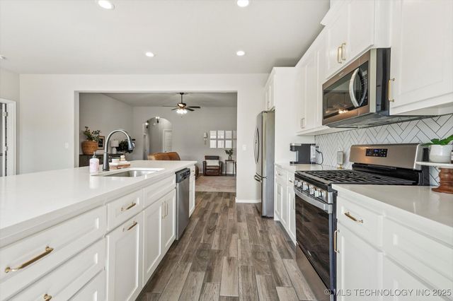 10809 N 121st East Avenue, Owasso, OK 74055