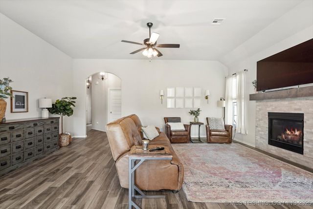 10809 N 121st East Avenue, Owasso, OK 74055