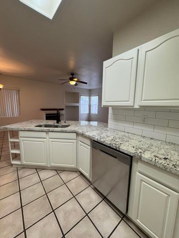 1440 Cottage Grove Avenue, Tulare, CA 93274