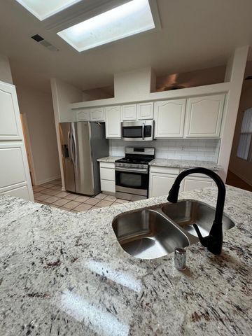 1440 Cottage Grove Avenue, Tulare, CA 93274