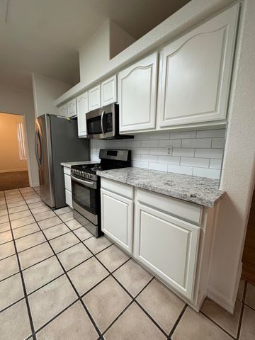 1440 Cottage Grove Avenue, Tulare, CA 93274