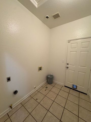 1440 Cottage Grove Avenue, Tulare, CA 93274