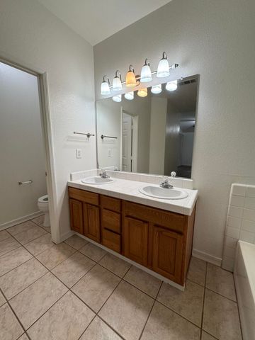 1440 Cottage Grove Avenue, Tulare, CA 93274