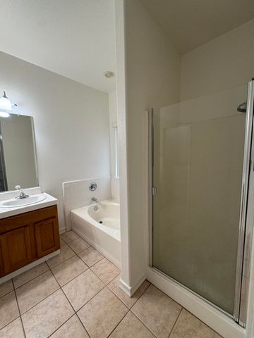 1440 Cottage Grove Avenue, Tulare, CA 93274