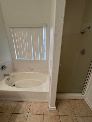 1440 Cottage Grove Avenue, Tulare, CA 93274