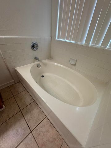 1440 Cottage Grove Avenue, Tulare, CA 93274