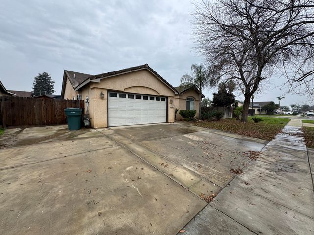 1440 Cottage Grove Avenue, Tulare, CA 93274