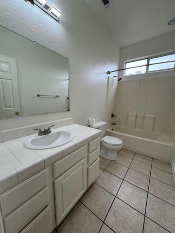 1440 Cottage Grove Avenue, Tulare, CA 93274