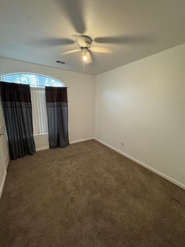 1440 Cottage Grove Avenue, Tulare, CA 93274