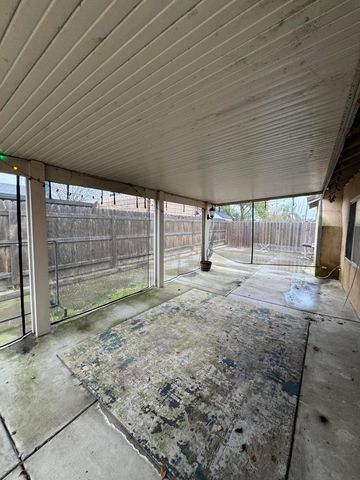 1440 Cottage Grove Avenue, Tulare, CA 93274