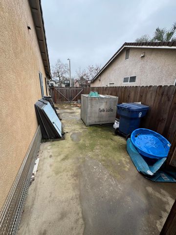 1440 Cottage Grove Avenue, Tulare, CA 93274