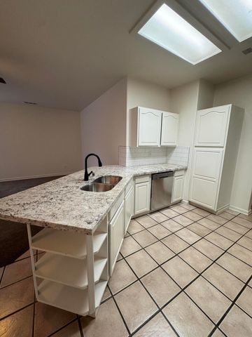 1440 Cottage Grove Avenue, Tulare, CA 93274