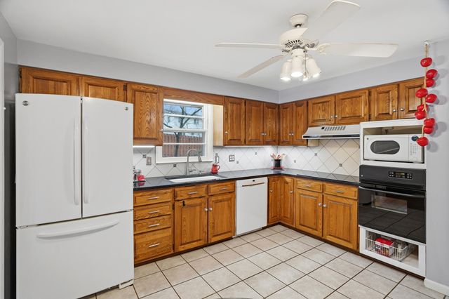 1220 RIDGE RD, Columbia, MO 65203