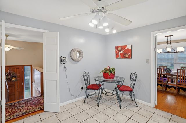 1220 RIDGE RD, Columbia, MO 65203