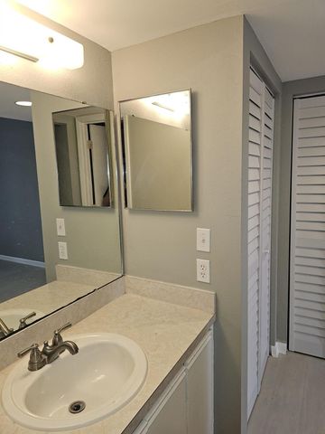 1554 SE Royal Green Circle 101, Port St Lucie, FL 34952