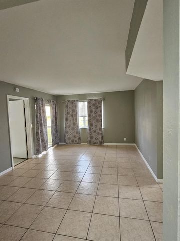 1554 SE Royal Green Circle 101, Port St Lucie, FL 34952