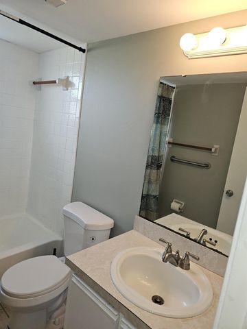 1554 SE Royal Green Circle 101, Port St Lucie, FL 34952