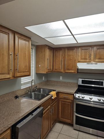 1554 SE Royal Green Circle 101, Port St Lucie, FL 34952