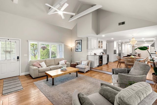 10 Captain Cir, Tewksbury, MA 01876