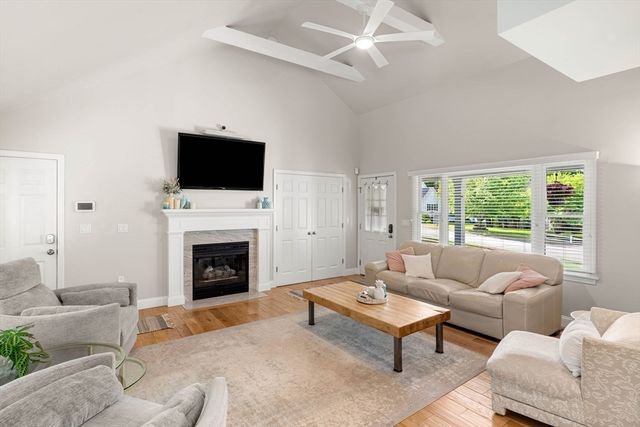 10 Captain Cir, Tewksbury, MA 01876