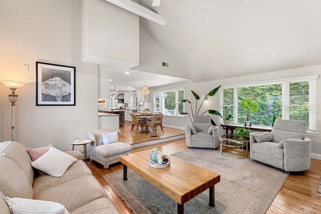 10 Captain Cir, Tewksbury, MA 01876