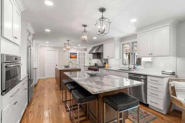 10 Captain Cir, Tewksbury, MA 01876