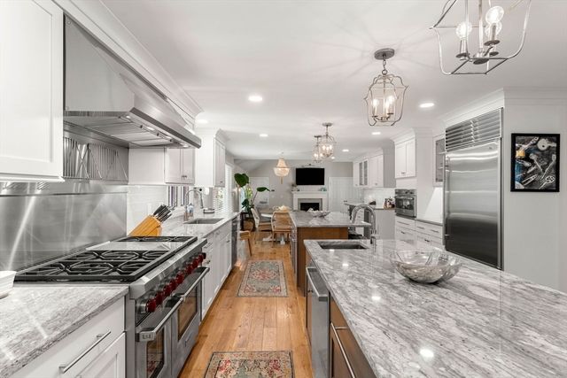 10 Captain Cir, Tewksbury, MA 01876