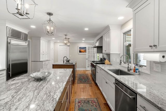 10 Captain Cir, Tewksbury, MA 01876