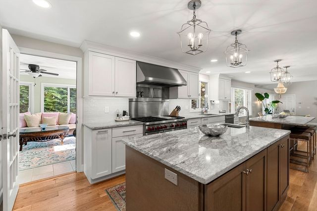 10 Captain Cir, Tewksbury, MA 01876