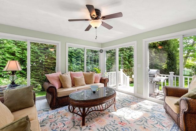 10 Captain Cir, Tewksbury, MA 01876