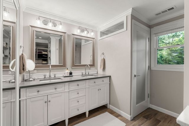 10 Captain Cir, Tewksbury, MA 01876