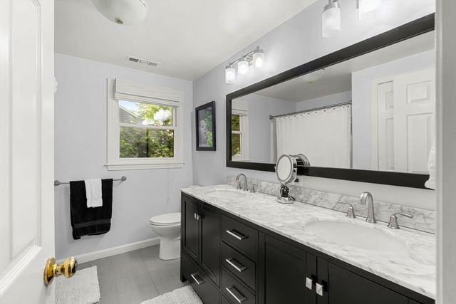 10 Captain Cir, Tewksbury, MA 01876