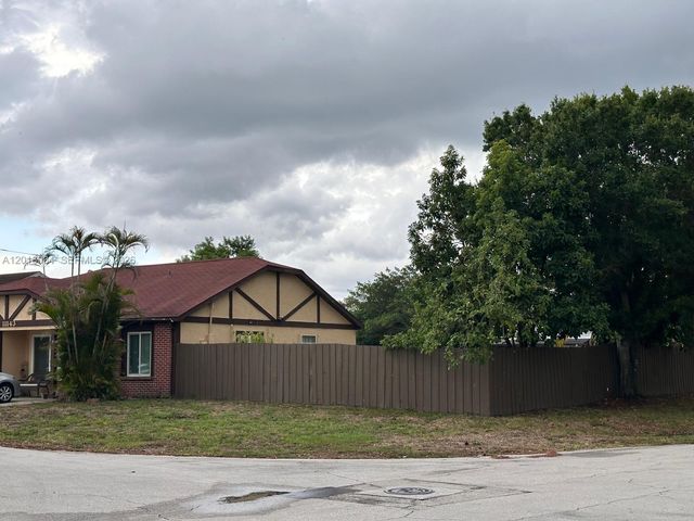 11143 E Model Cir E, Boca Raton, FL 33428