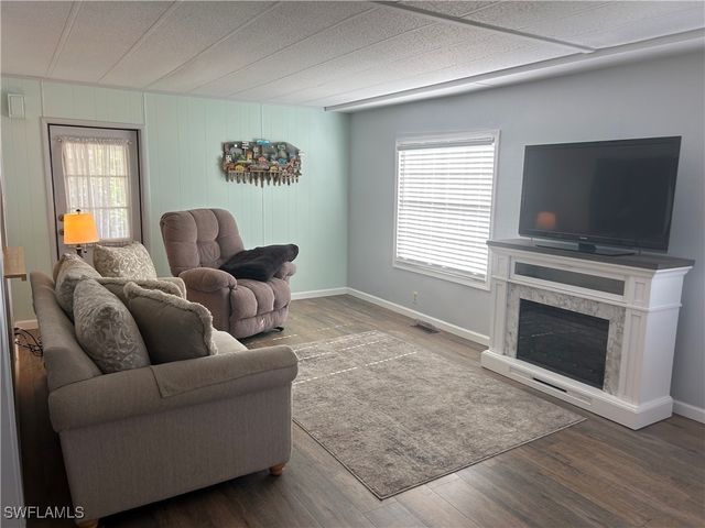 221 Indian Key LN 254, Naples, FL 34114
