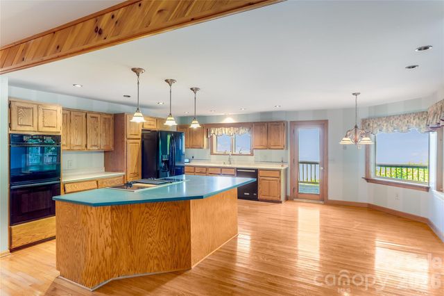 1087 Brigadoon Drive, Clyde, NC 28721