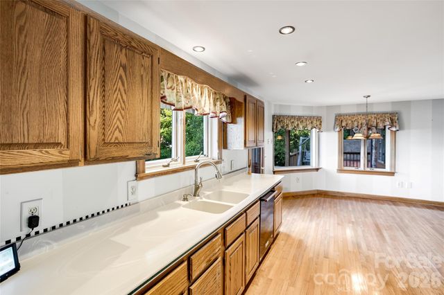 1087 Brigadoon Drive, Clyde, NC 28721